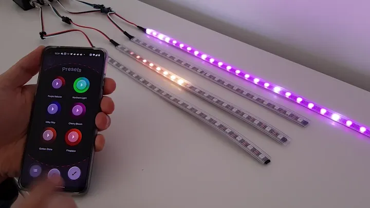 Sternenhimmel: Smartphone steuert Starlight Bluetooth LED-Leisten.